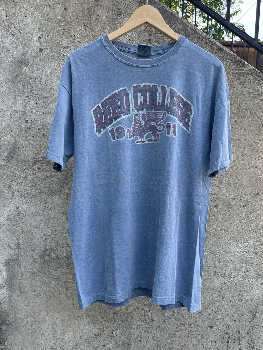 Blue/grey Comfort Colors Reed College spellout shirt size large